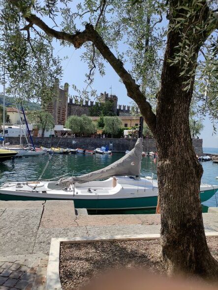 Lago di Garda con i bambini: Torri del Benaco, porticciolo