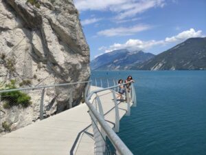 Lago di Garda con i bambini: ciclabile sul lago