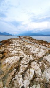 Lago di Garda con i bambini: isola dei conigli, spiaggia di roccia