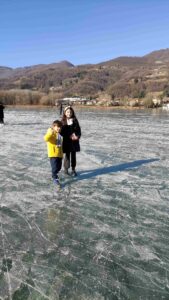 Il Lago di Endine magia d'inverno il ghiaccio