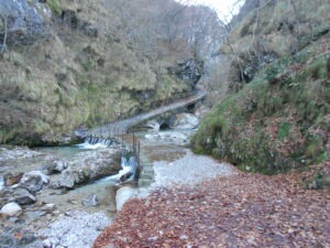 Cascate di Val Vertova: passeggiate facili a Bergamo il fiume
