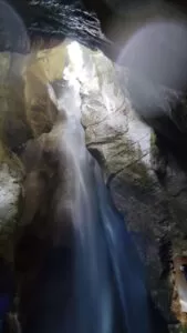 Lago di Garda con i bambini: Parco Grotta Cascata del Varone - Cascata superiore