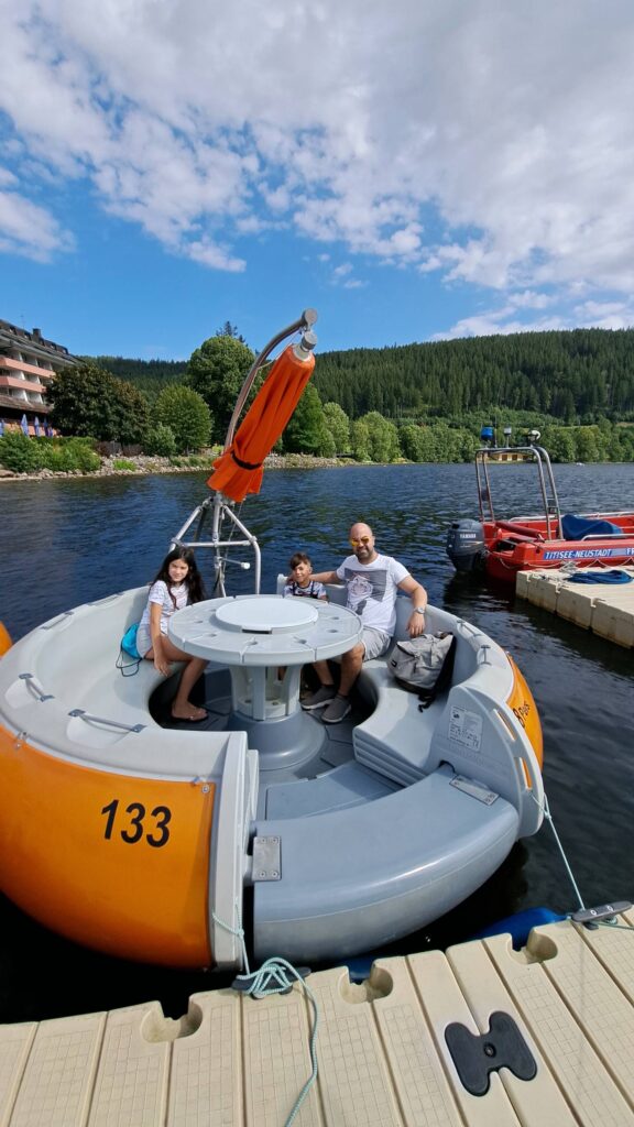 donuts-boat-foresta-nera