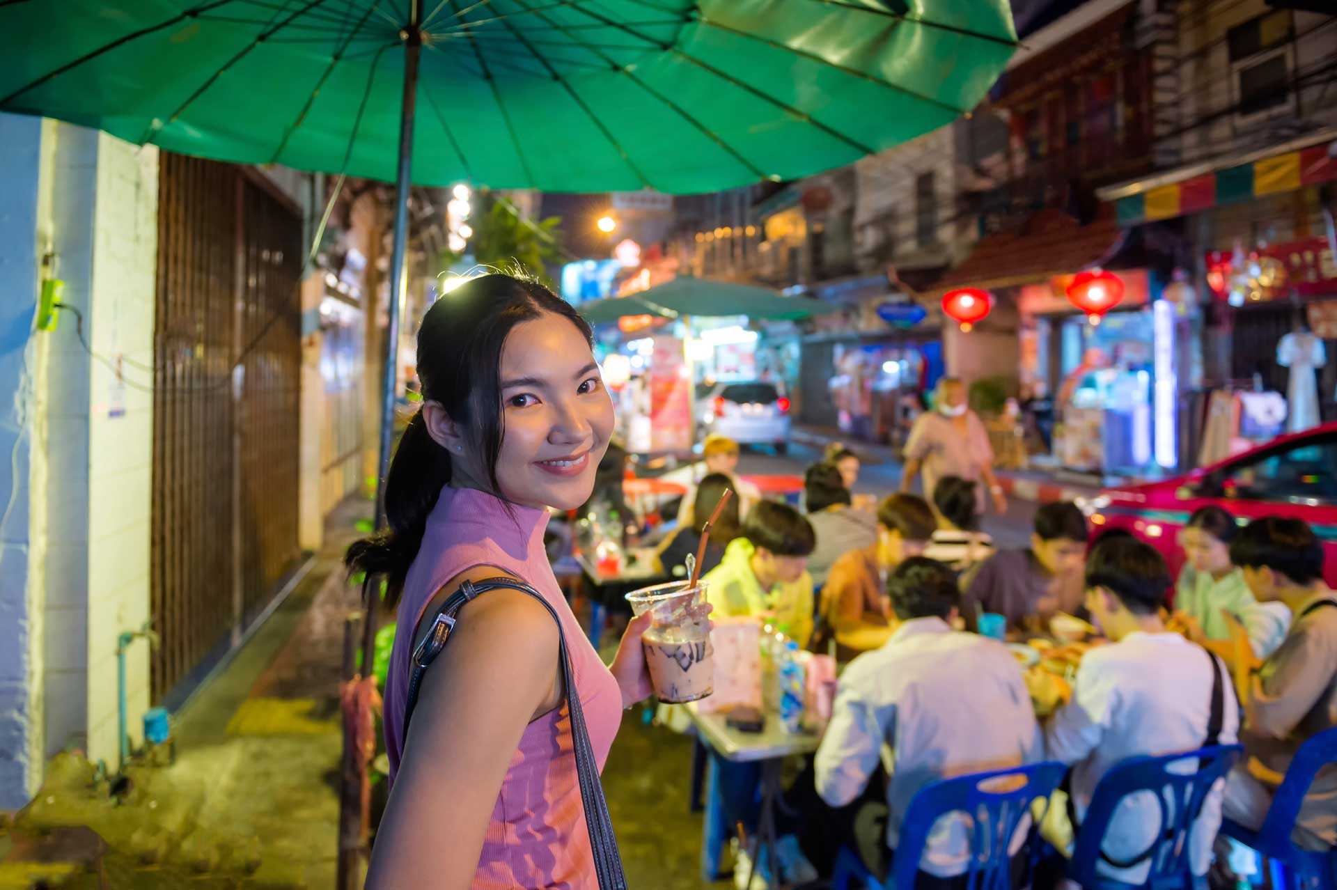 Perché il cibo di strada in Bangkok è considerato tra i migliori al mondo?