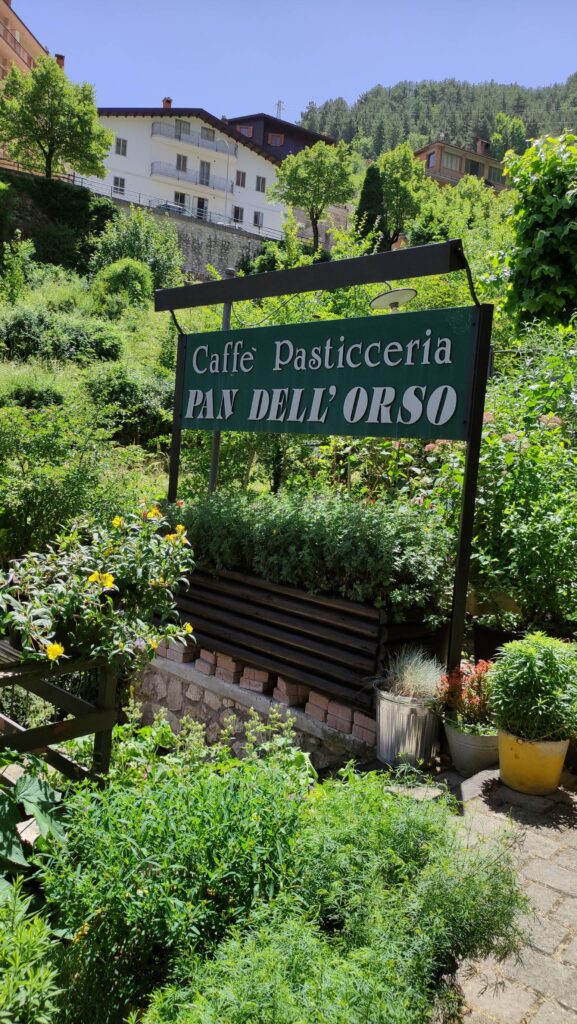 lago di Scanno pasticceria pan dell'orso