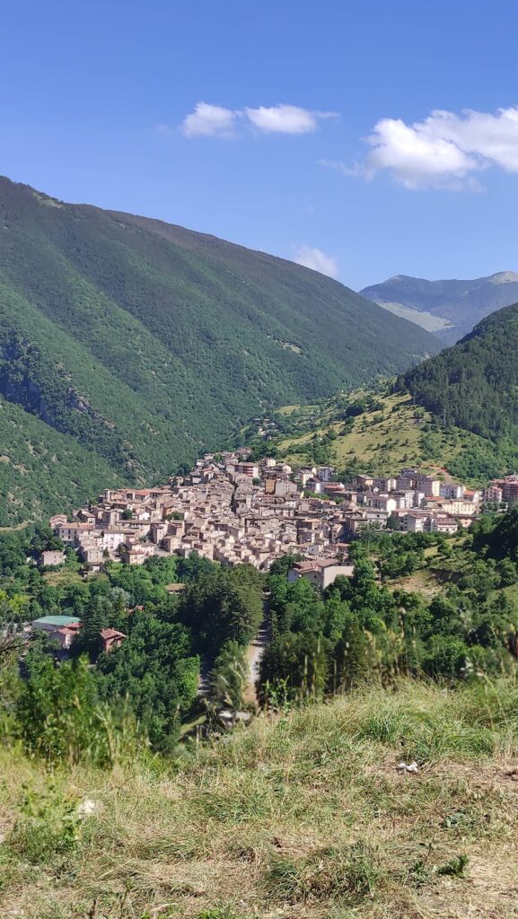 lago di Scanno il borgo la vista