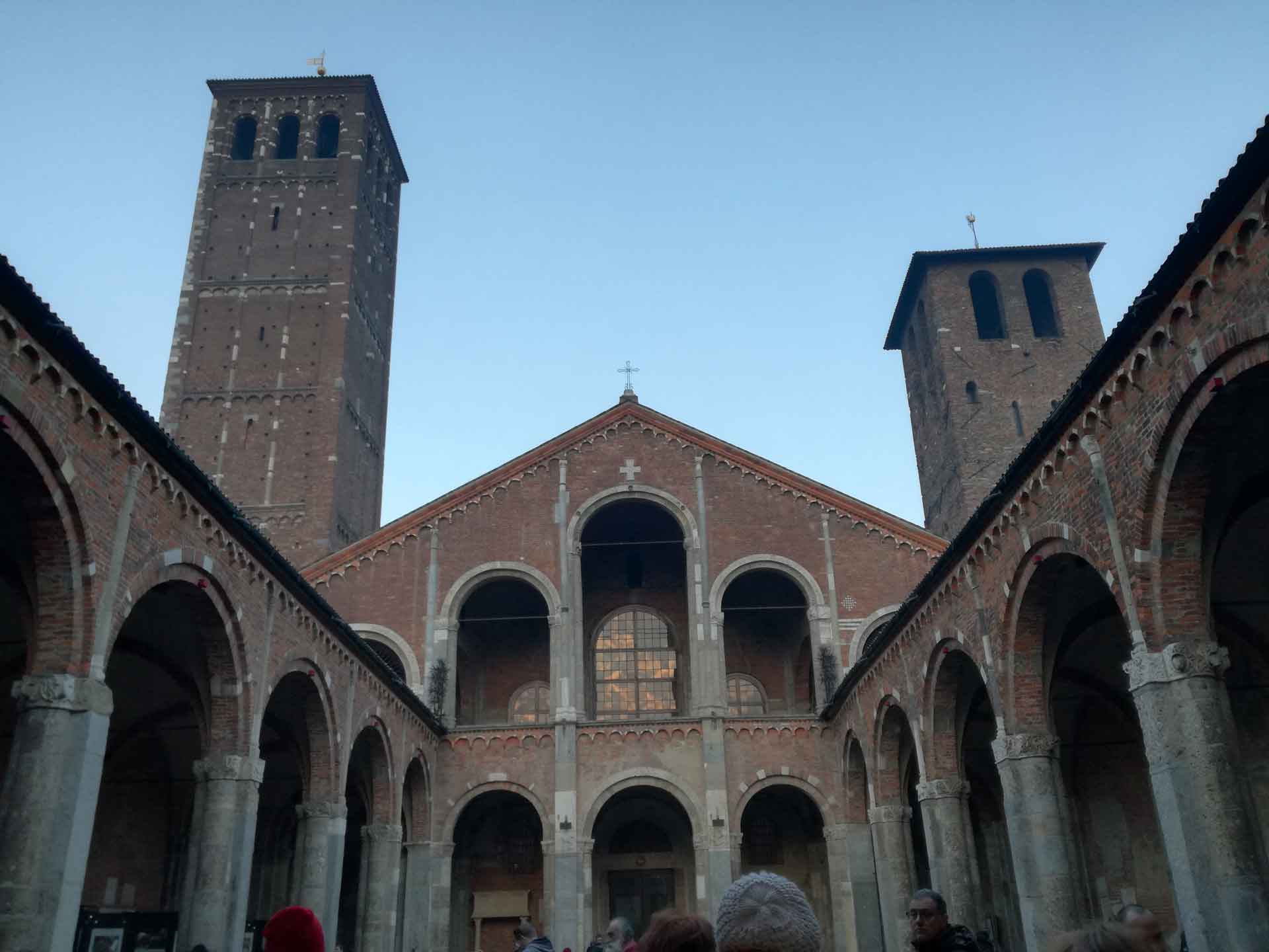 Il Mistero delle Pietre Rosse della Basilica di Sant’Ambrogio