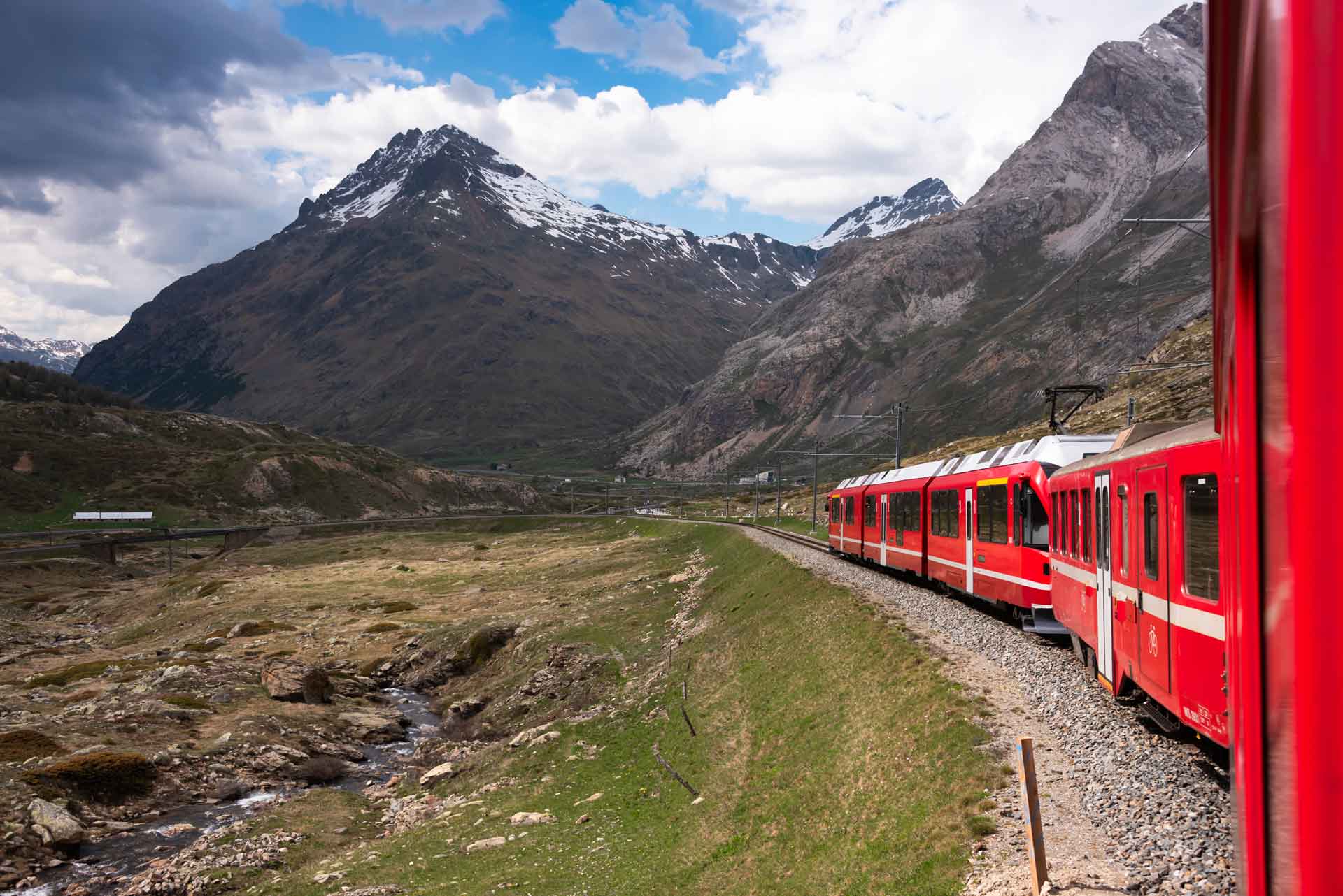 Perché il Trenino del Bernina Parte dalla Lombardia?