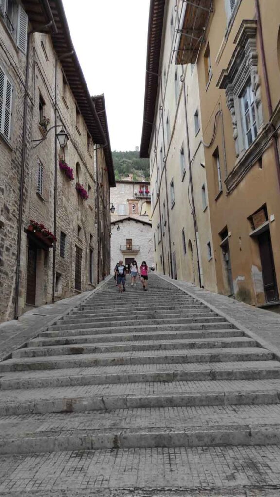 albero di Natale più grande del mondo: a Gubbio, in Umbria